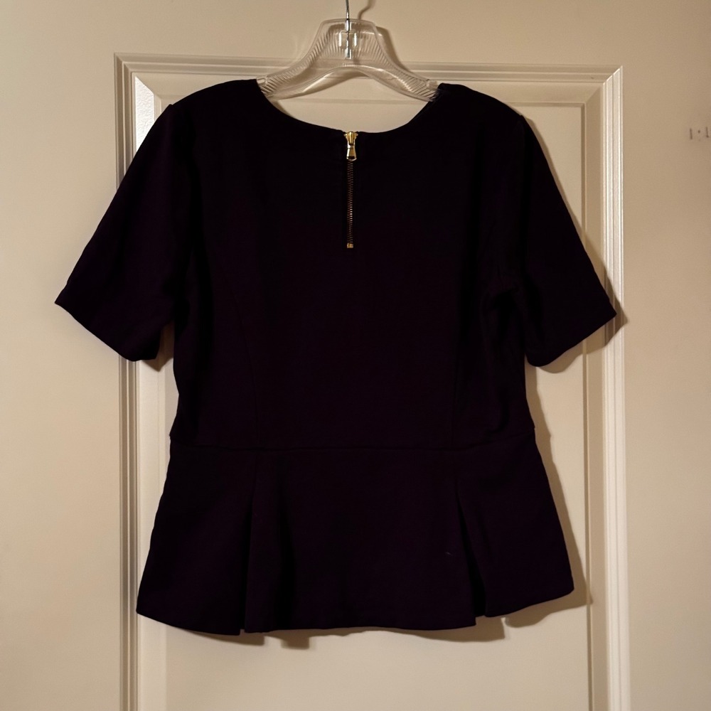 Talbots Petites Purple Peplum Top Short Sleeve Knit Gold Back Zip MP - Picture 3 of 7